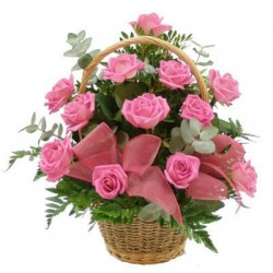 Καλάθι με ροζ τριαντάφυλλα - Τιμη ανθοπωλειου Πατρας