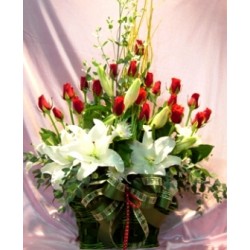 Basket lilies oriental & Roses - Florist Patras city
