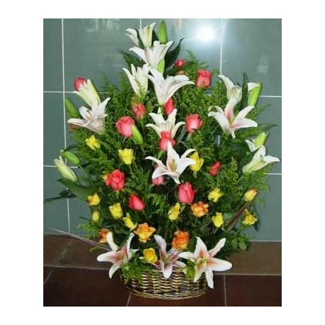 Basket lilies oriental - Roses, solitago  - Florist Patras city